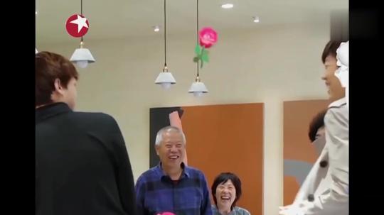 张国伟参加青春旅社，想不到你是这样的潇洒哥，笑喷了!