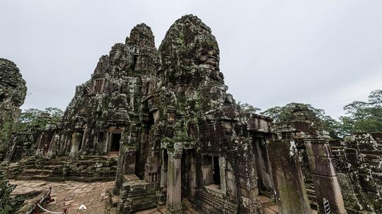 旅游正文几百年的时光变迁,让吴哥王朝的辉煌过往也成了过去.