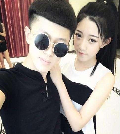 带领团队跳社会摇,粉丝也是快手排名前三的大主播.