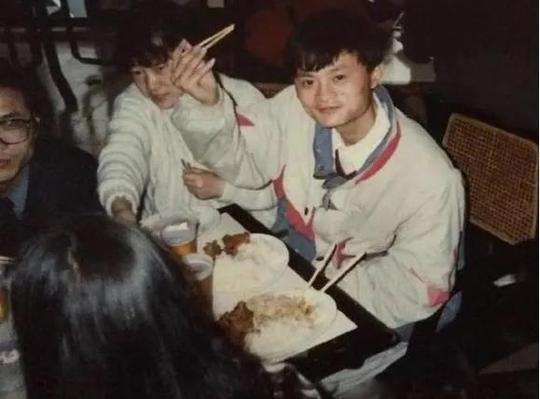 马云的创业故事:16岁和老外沟通无压力，21岁只身前往澳大利亚