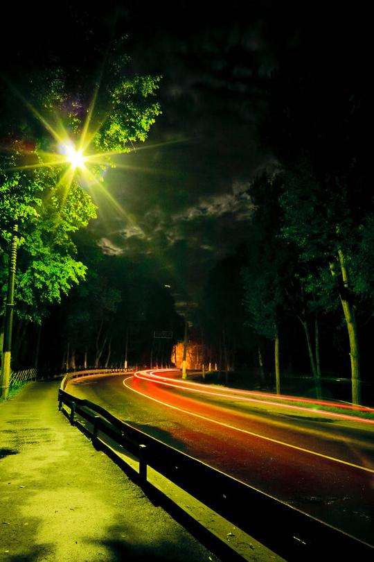 夜晚,红绿灯