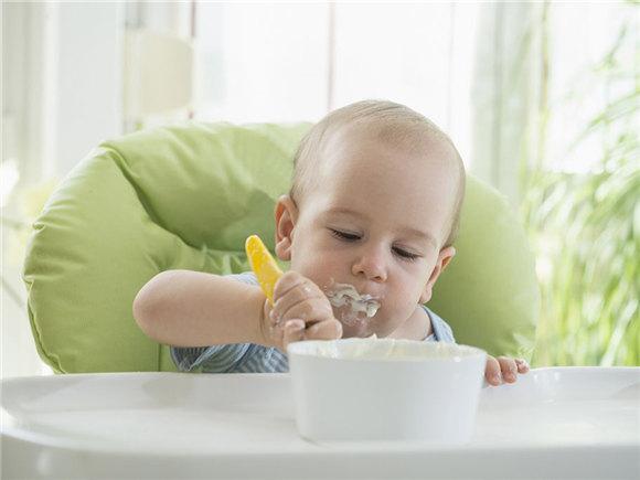 怎么让小孩子自己吃饭