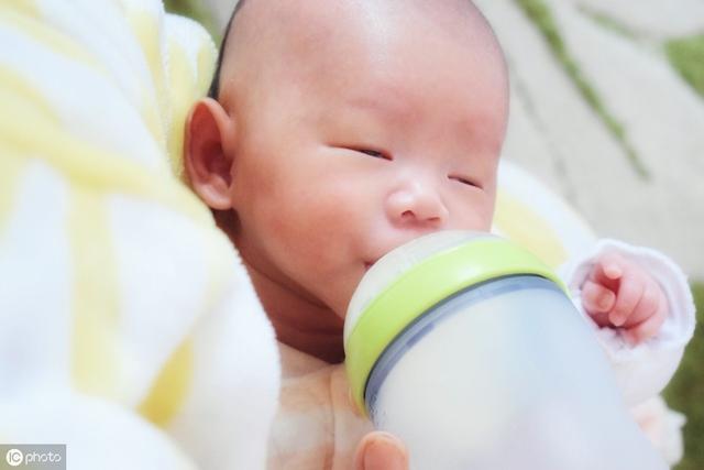 防止宝宝溢奶的正确方法