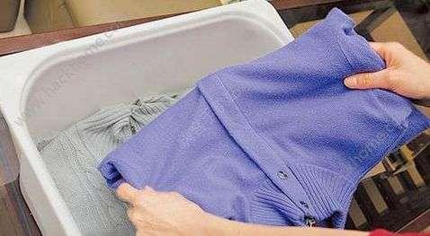 抖音叠衣服教程_抖音快速把衣服叠好(图文|视