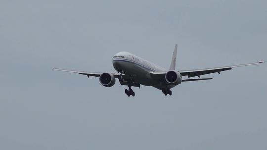 中国国际航空飞机降落_3840x2160_高清视频素材下载