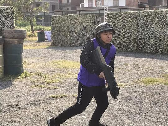 攀岩,真人cs对抗赛,小孩大人直呼好玩过瘾|明天将视频直播冠军的
