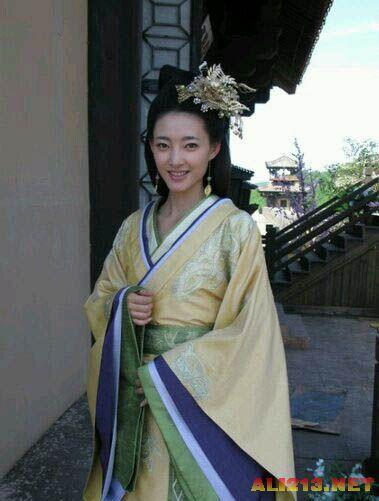 终于不用被毁三观了!冷门女神与热门女神大pk