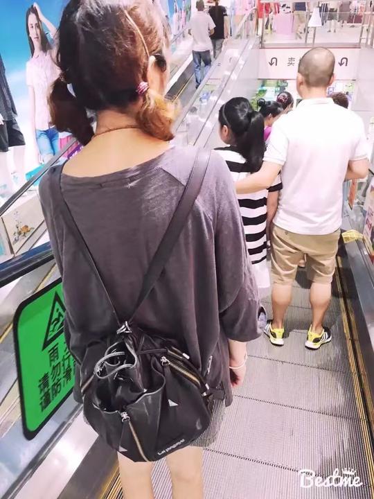 幽默搞笑大王来自搜狗高速浏览器2016-07-29今年最强背影杀手