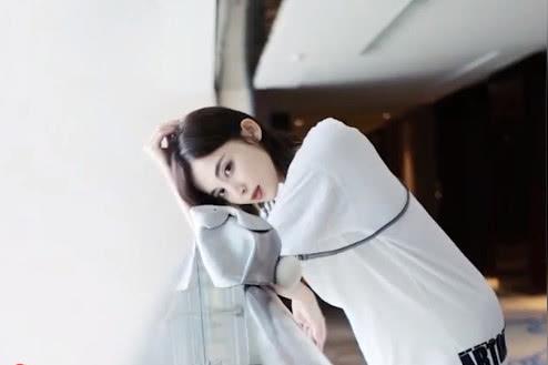 娜扎直播晒萌萌哒发型,粉丝评论"扎心",直言"撞脸"