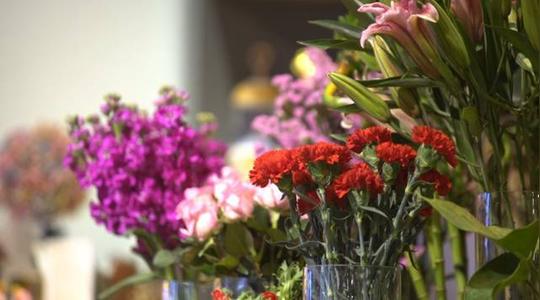 家居频道>正文花店的名字最初叫32flora,现在叫拾花社.