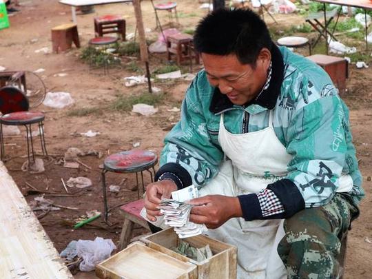 谁说美食生意不挣钱?农村人卖水煎包月入4万,窍门在哪里?