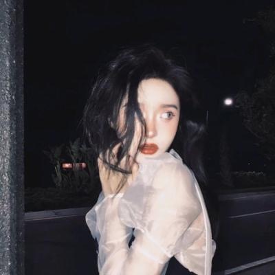 女生头像抖音拿图点赞,女生,意境,抖音