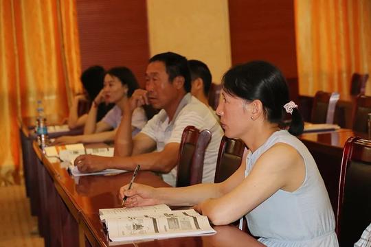 精准扶贫电商领头人知识与资源共生聚合!连接人,思想