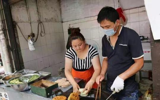 夫妻街边就售卖这两个特色农村美食,一天轻松赚到500!