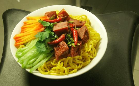 白领创业开面食店,东吴面馆加盟费多少