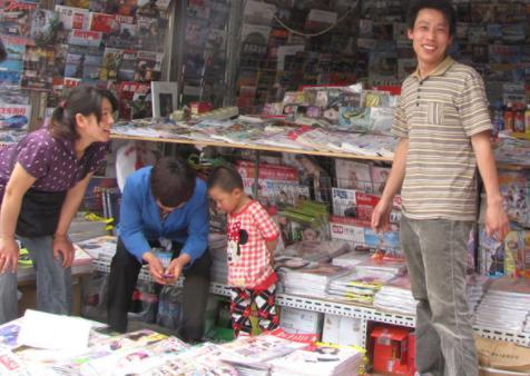 开网店卖杂志,小伙经营报刊亭,实现自己创业梦