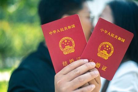 表示结婚了的文艺句子(领证发朋友圈文案)