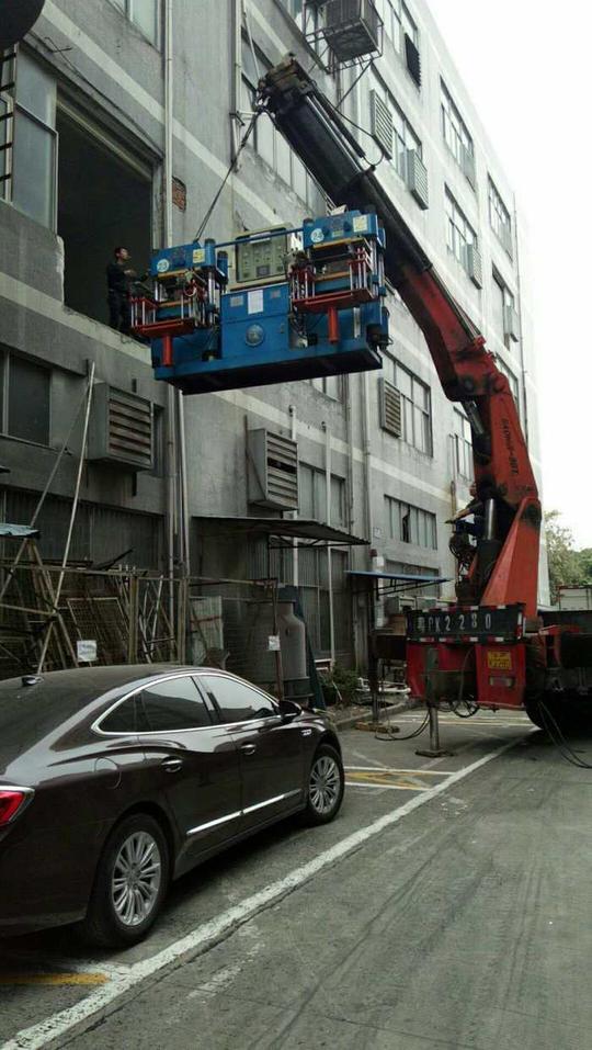 专业提供25t-500t汽车吊台班,包月,包年服务,地铁施工吊装转场,火车
