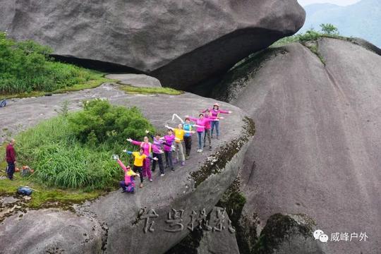 两广三地驴友联合穿越螺壳山脉的锅盖顶—石台山