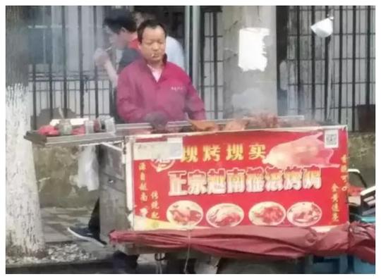 学校门口生意最火爆的小吃摊，有没有勾起你学生时代的回忆