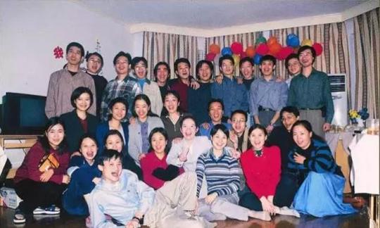 她没别人漂亮，也没别人学历高，却成为中国首富的老婆!