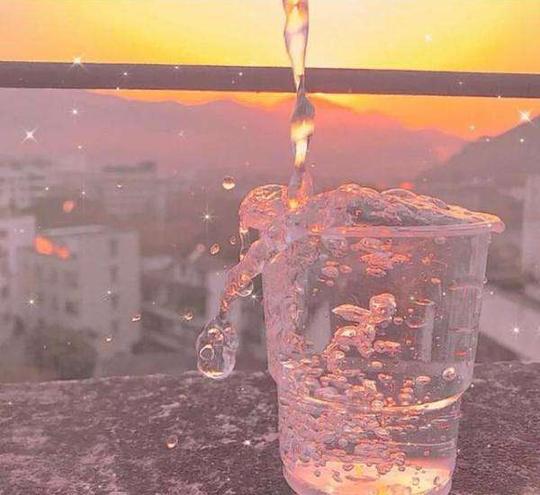 下雨爱情温柔文案_适合雨天发的简短句子-第1张图片-文案大大