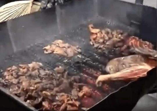 男子路边摊卖羊肉,10元一斤生意火爆,当客人投诉后都感到恶心