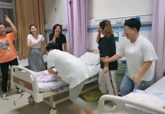 幸福之家|孕妈宫口开到5指没了动静，“正能量”闺蜜团跳舞鼓劲，医生笑翻