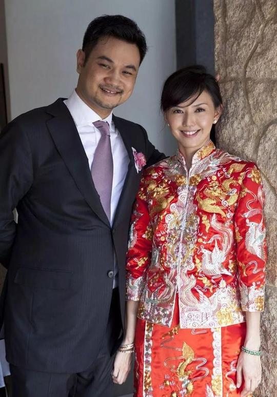 从亚洲天后到“冷门歌手”，孙燕姿遇冷背后，戳痛了谁的神经?