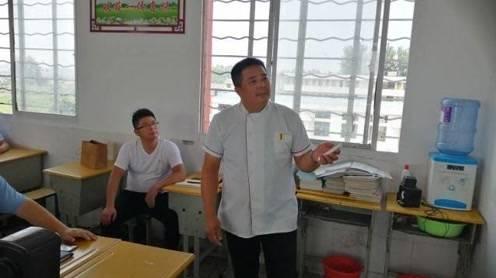 著名厨师李家剑走进宝应水泗小学讲述创业故事