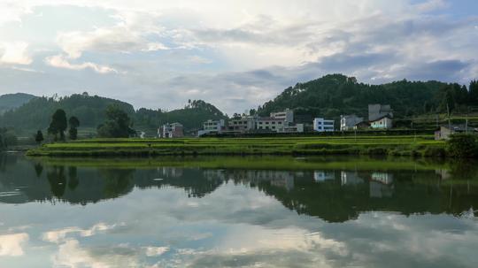 4k延时农村秋天傍晚倒影_3840x2160_高清视频素材下载