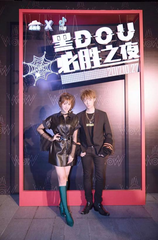 宋秉洋,嘉容出席必胜客&抖音"黑dou必胜之夜",blackmagic首唱万圣