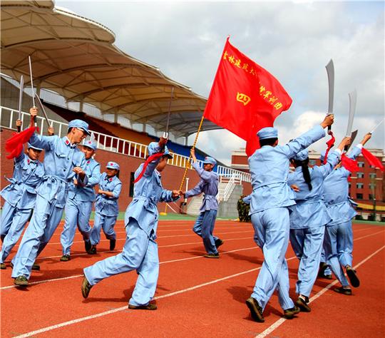 也是对大学新生进行爱国主义,集体主义和民族精神的生动教育.