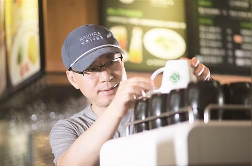 荼啡茶新概念连锁茶馆创始人郑会轩.