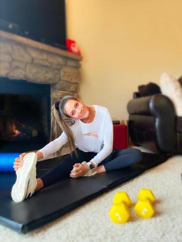 谷爱凌骑马秀腹肌图片