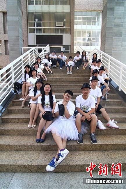 西安电子科技大学“搞笑版”毕业照