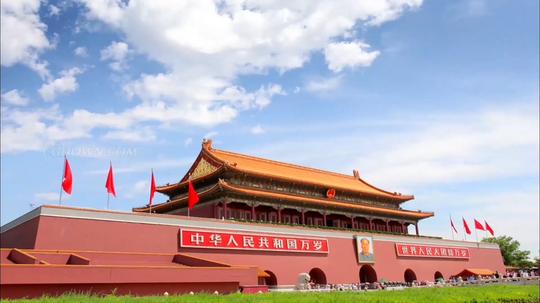 近距离拍摄五星红旗迎风飘扬高清视频素材
