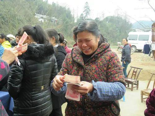 进城打工还是返乡创业,农村人想赚钱该怎么选?