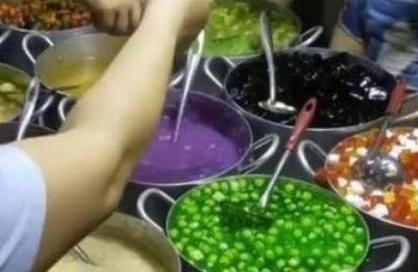 美女摆摊卖“自助饮料”，色彩斑斓让路人眼馋，一杯5元生意火爆