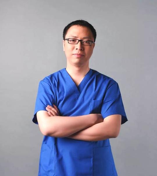 他的创业之路也解答了很多跃跃欲试想要离开体制的医生的疑问.