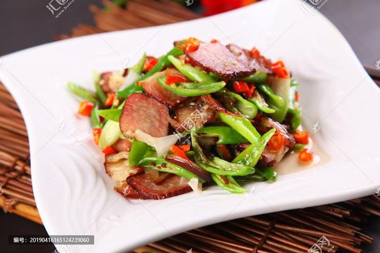 食品餐饮>中国菜系查看相似图收藏举报>小炒肉炒腊肉腊猪脷
