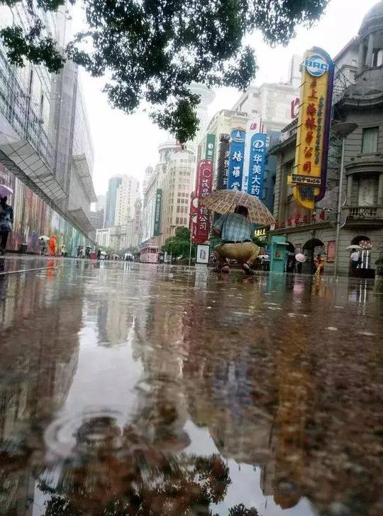 抖音上刷屏的南京路倒映照,原来是这样拍的