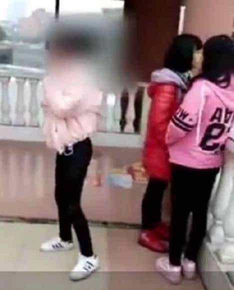 一女生太漂亮遭暴打有多可悲?校园暴力已经惊动妇联