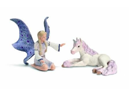 一岁多的宝宝喜欢自己玩