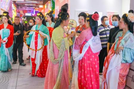 年销3亿汉服头部品牌十三余是如何激起z世代兴趣的?