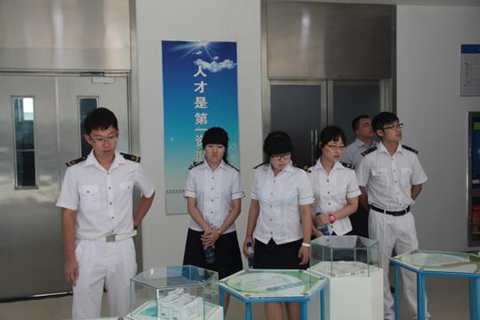 实践"梦之帆"团队一行6人,来到烟台高新区围绕大学生就业创业进行调研