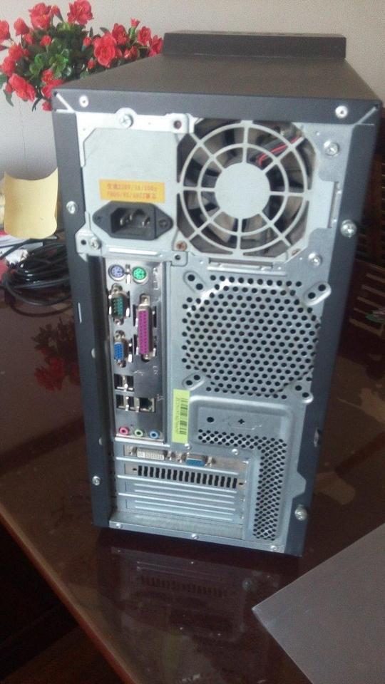 转让清华紫光电脑主机一台