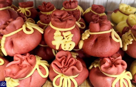 春节前狗狗造型馒头销售火爆,50平米小店一天卖万元