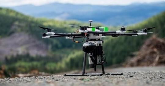 美国一家无人机创业公司droneseed开发出了一款高速播种无人机.