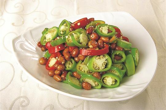辣椒圈拌花仁凉菜系列美食素材图片